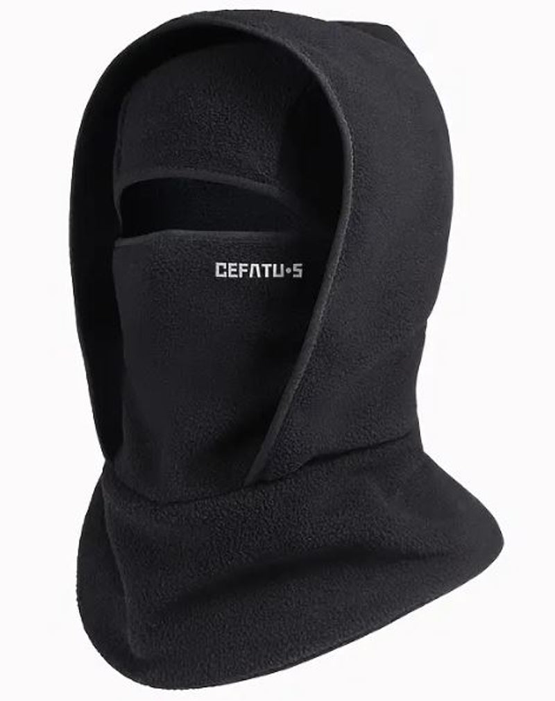 Czarna zimowa kominiarka z kapturem.