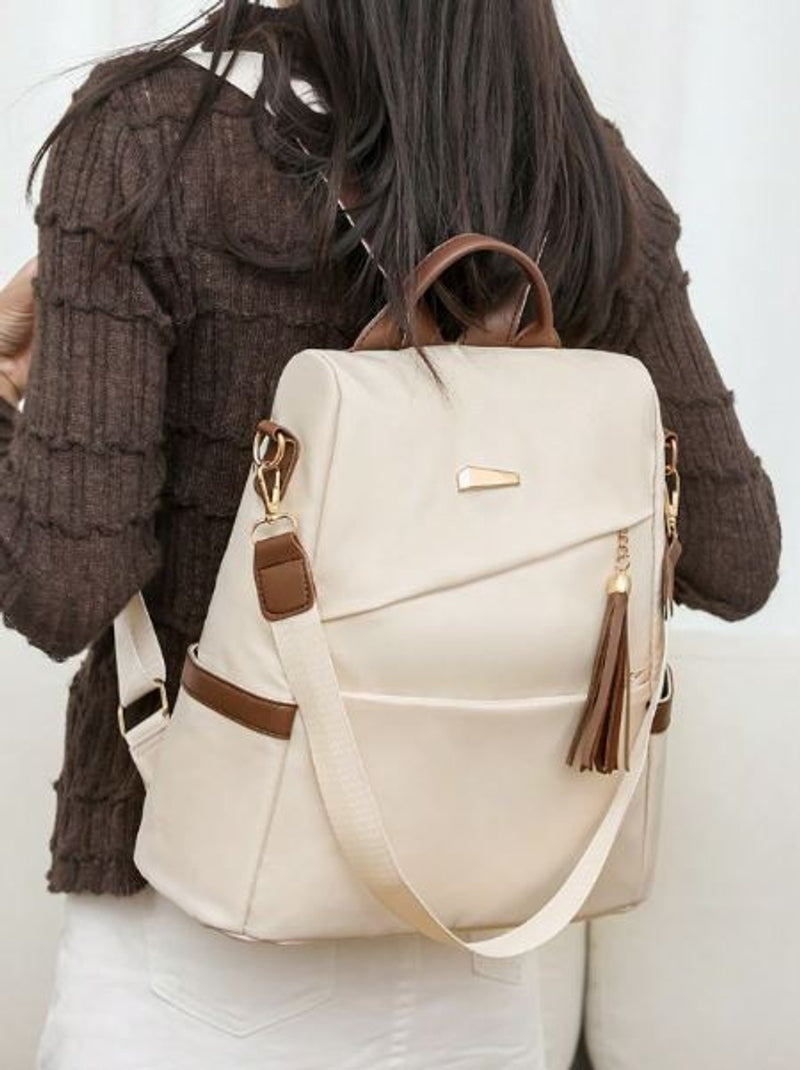 Plecak damski, beżowy, materiałowy z brązowymi detalami.